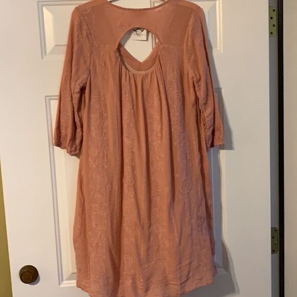ReneeC NWT large Blush color dress with partially open back. - Picture 4 of 8